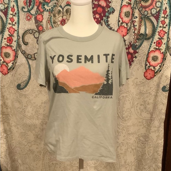 Zoe + Liv Yosemite Graphic Tee - Light Gray - Picture 1 of 1
